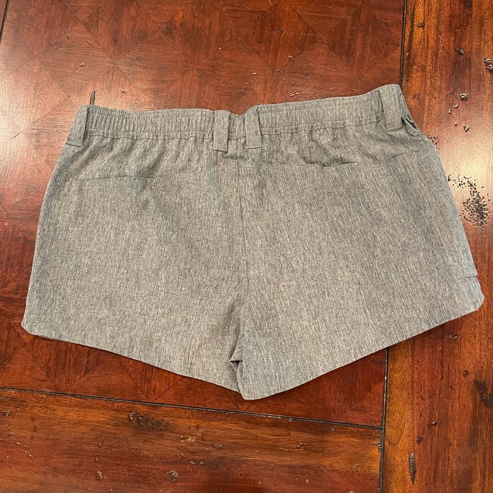 AFTCO Women's Original Fishing Shorts feature a 3 inch inseam with stretch
